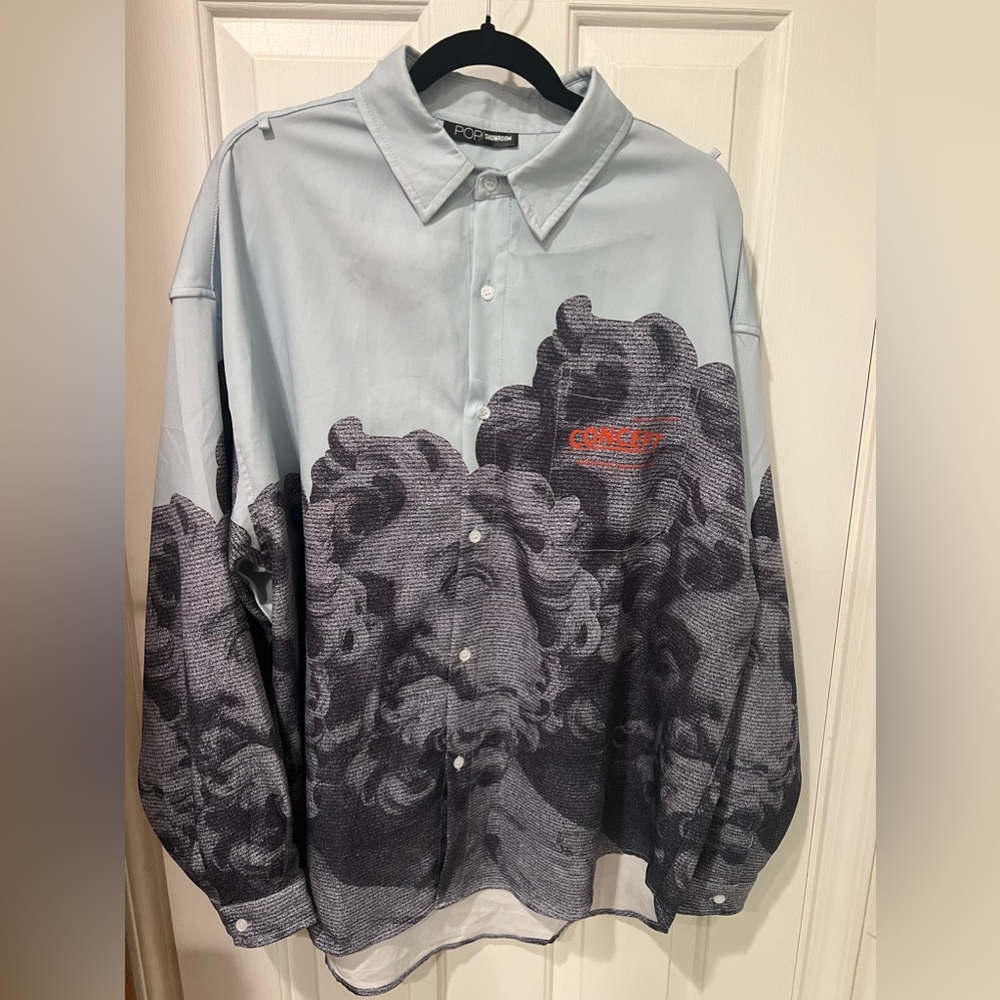 A men’s shirt with Apolo pattern in size XL from Pop Showroom